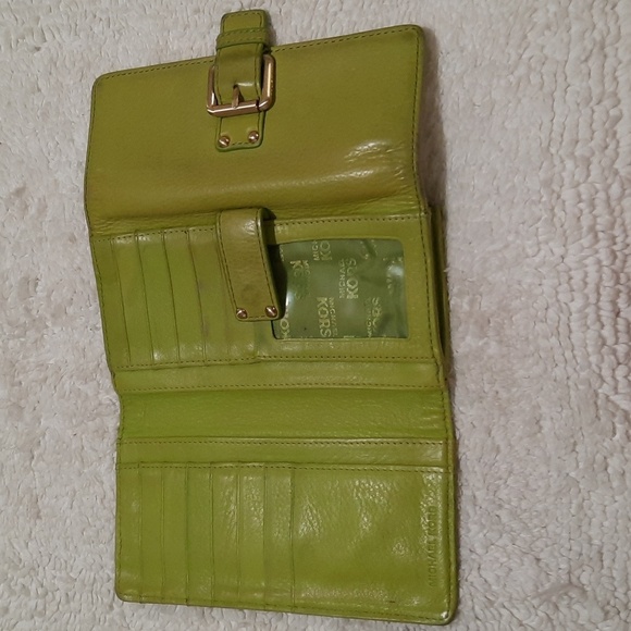 MICHAEL Michael Kors Lime Green Hobo Bag with Tassel & Wallet - Picture 9 of 16